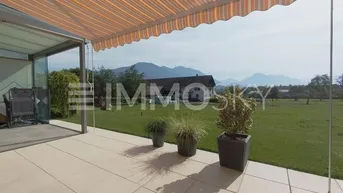 Expose Blick auf Mutterkühe mit Kälbern!