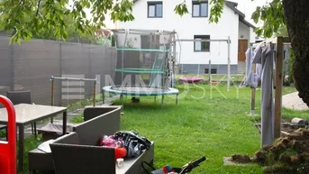 Expose Haushälfte mit 211 m2 Eigengarten- einfach, aber absolut preiswert!
