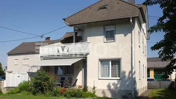 Einfamilienhaus mit Balkon, Terrasse und Garten in sonniger Lage.