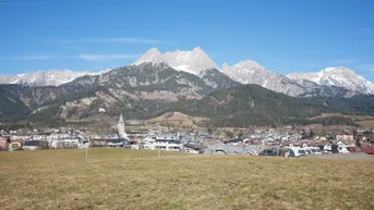 Expose Großzügige Stadtwohnung mit Sonnenterrasse