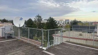 Expose Stylisches 4-Zimmer-Dachgeschoß-Top mit Balkon, Klimaanlage, begehbarem Flachdach und herrlichem Weitblick - Nähe Krankenhaus Nord.