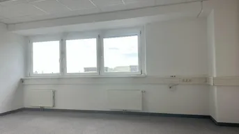 Expose Effizient und zentral: 2-Zimmer-Büro mit Nische für Teeküche im IZ-NÖ Süd
