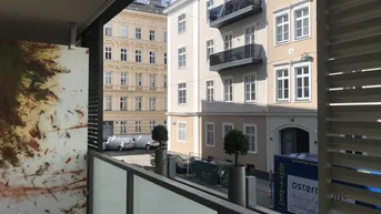 Expose Living in the City mit Balkon - 300 m vom 1. Bezirk entfernt