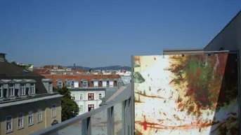 Expose Sonniges DG-Appartement mit großer DG-Terrasse in der City - 300 m vom 1. Bezirk entfernt
