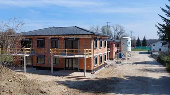Expose Haus C: Geräumige 4-Zimmer-Eigentumswohnung in Regau für Ihre Familie: Jetzt ab € 336.500,-