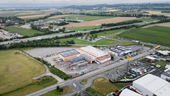 Expose Direkt an der Abfahrt A1