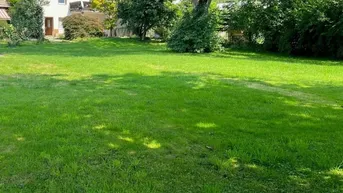 Expose Großes Grundstück für Projektentwicklung mit sanierungsbedürftem Wohnhaus