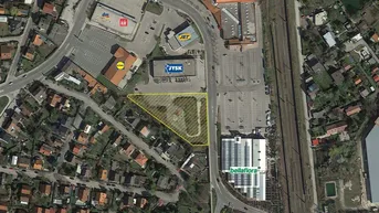 Expose Bad Vöslau: unbebautes Betriebsgrundstück (4.492 m² / nicht teilbar) in Frequenzlage neben JYSK zu kaufen