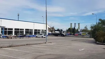 Expose Bad Vöslau: unbebautes Betriebsgrundstück (4.492 m² / nicht teilbar) in Frequenzlage neben JYSK zu kaufen