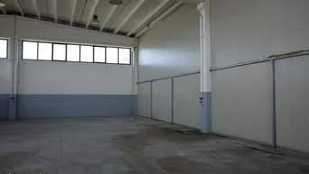 Expose Traiskirchen - Lagerhalle mit kleinem Büro - Gesamtfläche ca. 1.500 m² - zu mieten