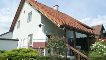 Expose Familiendomizil mit Pool und Garage