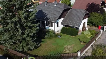 Expose Bungalow mit Wintergarten und wunderschönem Garten