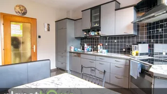 Expose Geräumiger Bungalow und großer Garten mit Party-Hütte