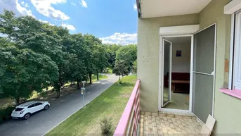Expose Charmante 2-Zimmer-Wohnung mit Loggia und Parkblick!