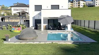 Expose Traumhaus mit Pool und Garten