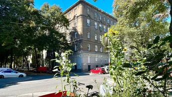 Expose Leben im Trendviertel – Dachgeschosswohnung beim Vorgartenmarkt