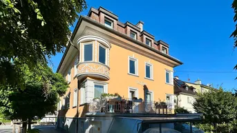 Expose Altbauwohnung mit Terrasse für Vorstadt-Liebhaber am Mayburger-Kai