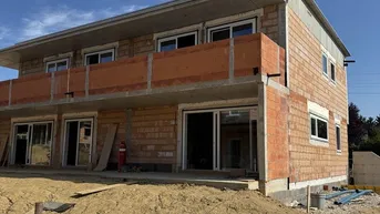 Expose Wohnen auf zwei Ebenen: Maisonette-Eigentumswohnung mit Terrasse und Balkon in Niederneukirchen