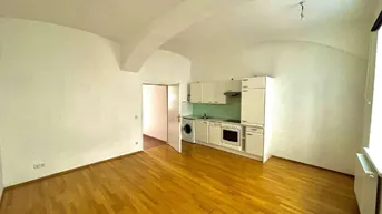 Expose Wunderschöner Altbau zwischen Schlossquadrat und Naschmarkt