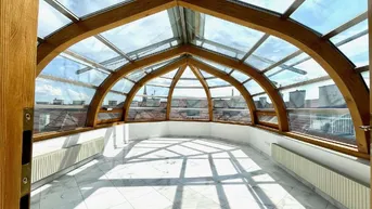 Expose Extravagantes Penthouse. Architektonische Großzügigkeit trifft auf luxuriöses Wohngefühl

 
