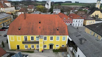 Expose Attraktives Zinshaus in Aurolzmünster – Teilrenoviert, Garten &amp; 8 Stellplätze!