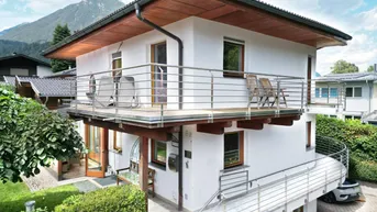 Expose Gepflegtes Zweifamilienhaus mit Terrasse, Garten, Balkon und Doppelgarage in Jenbach