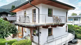 Expose Gepflegtes Zweifamilienhaus mit Terrasse, Garten, Balkon und Doppelgarage in Jenbach