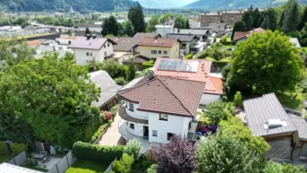 Expose Gepflegtes Zweifamilienhaus mit Terrasse, Garten, Balkon und Doppelgarage in Jenbach