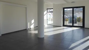 Expose Kompaktes Geschäft mit Kundenparkplätzen