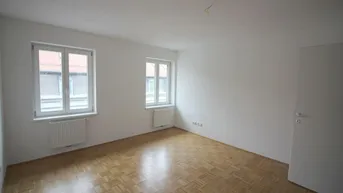 Expose GEMÜTLICHE 2-ZIMMER-WOHNUNG MIT EXTRA KÜCHE UND BALKON - NÄHE AUGARTEN