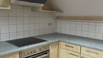 Expose Zentrale, sonnige &amp; großzügige 3-Zimmer Dachgeschosswohnung! Geidorf/ Super Preis/ Bezug Sofort.