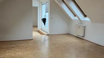 Expose Zentrale, sonnige &amp; großzügige 3-Zimmer Dachgeschosswohnung! Geidorf/ Super Preis/ Bezug Sofort.