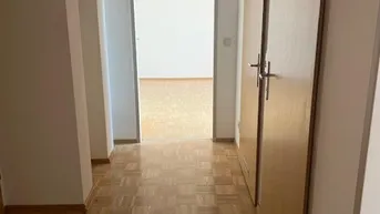 Expose Auffallend exzellente Dachgeschoßwohnung nähe KF-Uni zu vermieten !