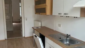 Expose Charmante 3 - Zimmer - Altbauwohnung mit Balkon im Bezirk Jakomimi - WG - geeignet!