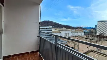 Expose 2 Zimmer Wohnung mit Loggia in zentraler Lage