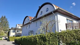 Expose Charmante Großgarconniere mit Balkon und TG- Platz