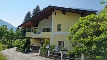 Expose Wohnhaus mit 3 separaten Wohnungen