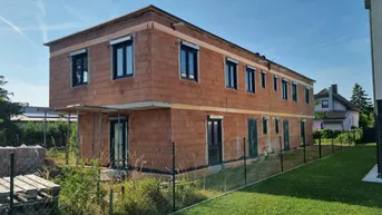 Expose Moderne Doppelhaushälfte in Kottingbrunn – Ihr neues Zuhause mit Garten und Terrasse!