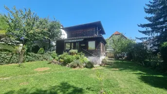 Expose ruhig gelegenes Grundstück mit entzückendem Sommerhaus