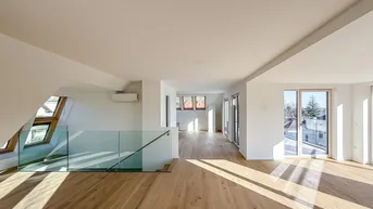 Expose Erstbezug: Penthouse - Maisonette - Apartment mit 3 Freiflächen - Naturnahes Wohnen in Wien Hietzing – Exklusives Leben nahe dem Roten Berg!
