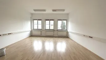 Expose Großzügiges Büro zwischen Bahnhof und Landesregierung!