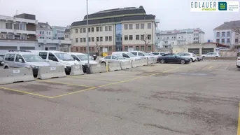 Expose Kfz-Abstellplätze direkt am Bahnhof!