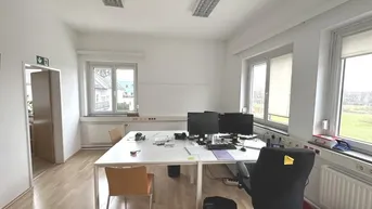 Expose Großzügiges Büro zwischen Bahnhof und Landesregierung!