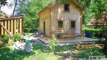 Expose Großes Baugrundstück mit charmantem Gartenhaus in zentraler, sonniger und absoluter Ruhelage
