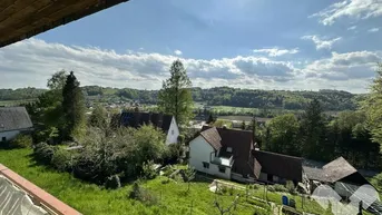 Expose Wohnen mit Ausblick auf den Ort und die Riegersburg