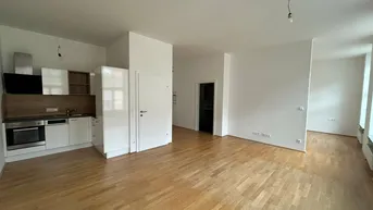 Expose Genial zentral für Stadtliebhaber: Wunderschöne, modern ausgestattete 2-Zimmer-Wohnung