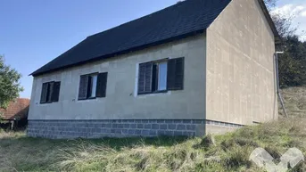 Expose Hofstelle im Dornröschenschlaf nähe der Stadt Feldbach