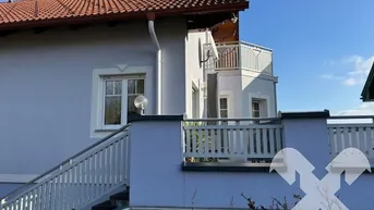 Expose Gepflegtes Wohnhaus mit Südwestterrasse (ca. 40 m²) + 2 Balkone + Hausbrunnen für Brauchwasser + sofort bezugsbereit!