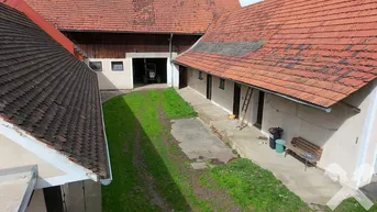Expose Traditioneller Vierkanthof mit idyllischem Innenhof - Nähe Feldbach!