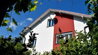 Expose Schönes, ruhig gelegenes Haus ca. 200 qm mit Garten, Pool und 2 Terrassen ca. 30 qm